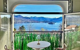 Artelago-Rose studio lake view